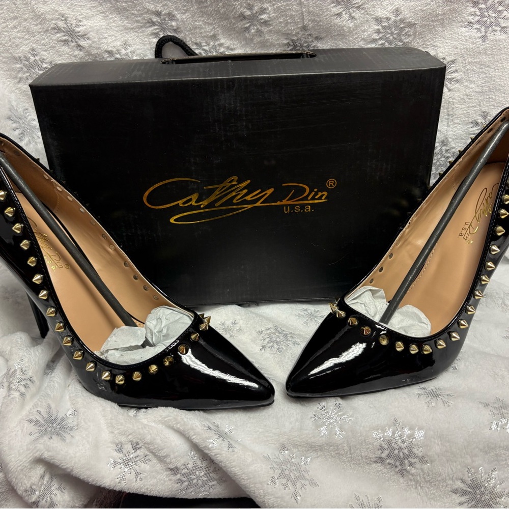 Cathy Din Raelynn 33 Women's Studded Pumps Size 8.5 Black Leather NIB